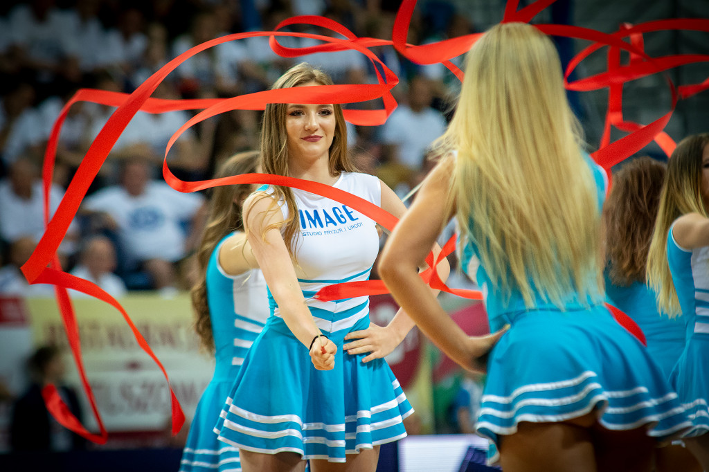 Cheerleaderki na 4. meczu z Arką