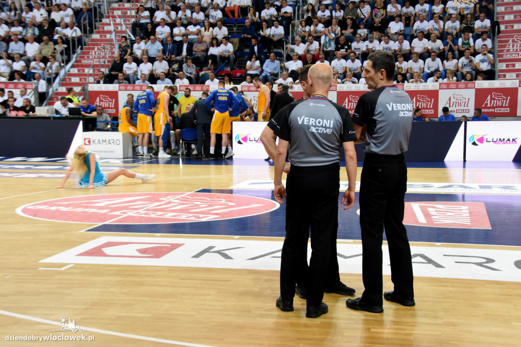 Cheerleaderki na 4. meczu z Arką