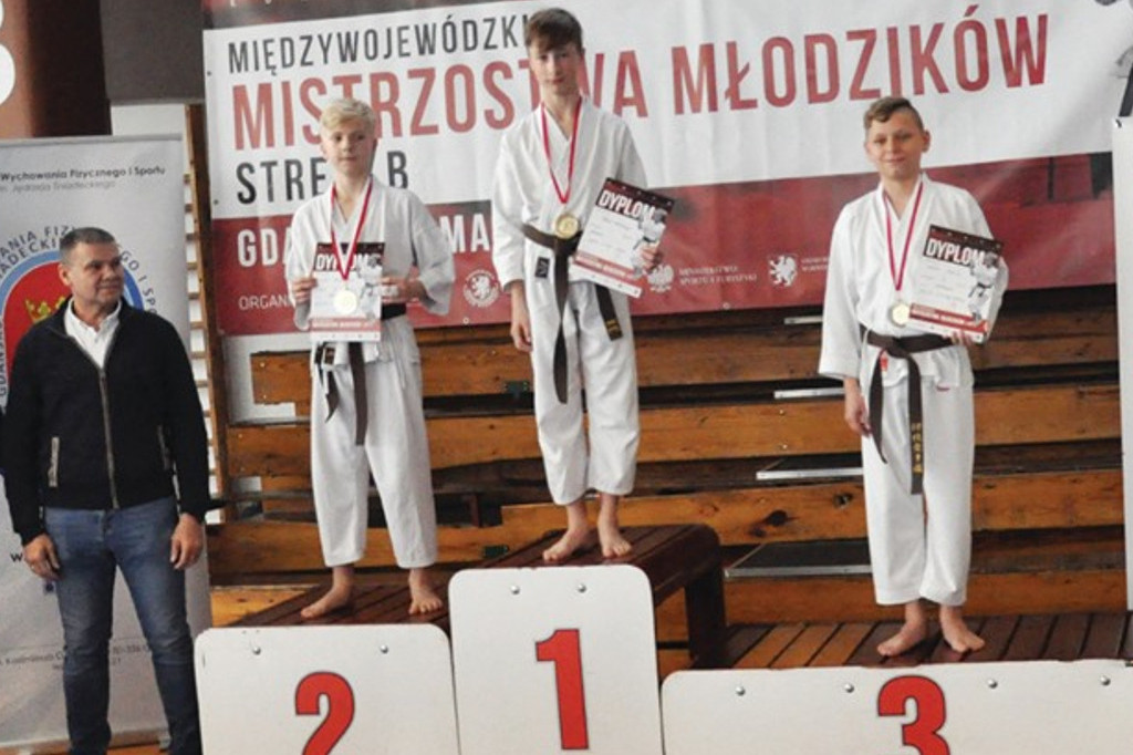 Młodzi karatecy z kolejnymi medalami