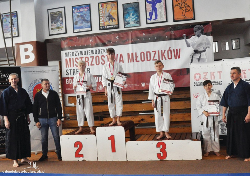 Młodzi karatecy z kolejnymi medalami