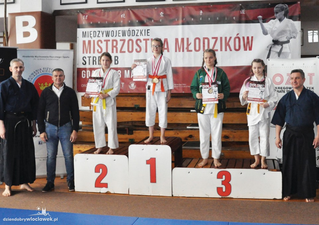 Młodzi karatecy z kolejnymi medalami