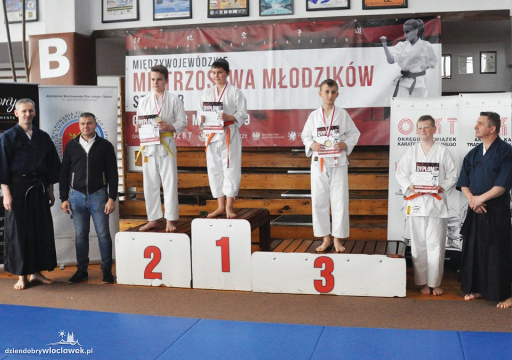 Młodzi karatecy z kolejnymi medalami