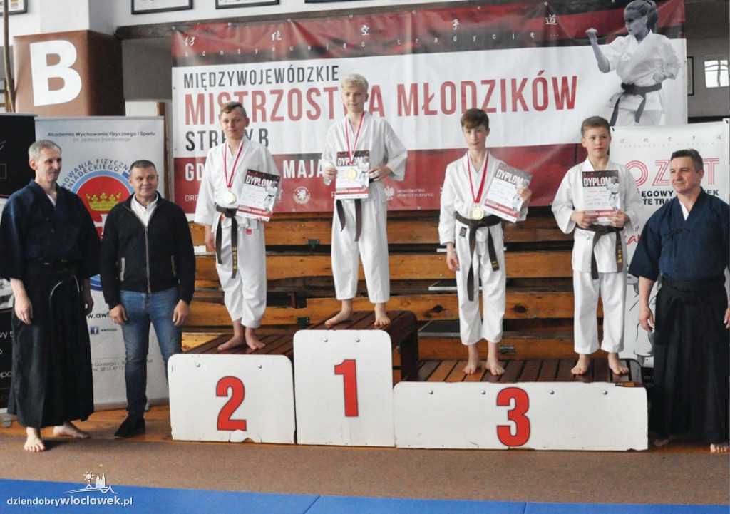 Młodzi karatecy z kolejnymi medalami