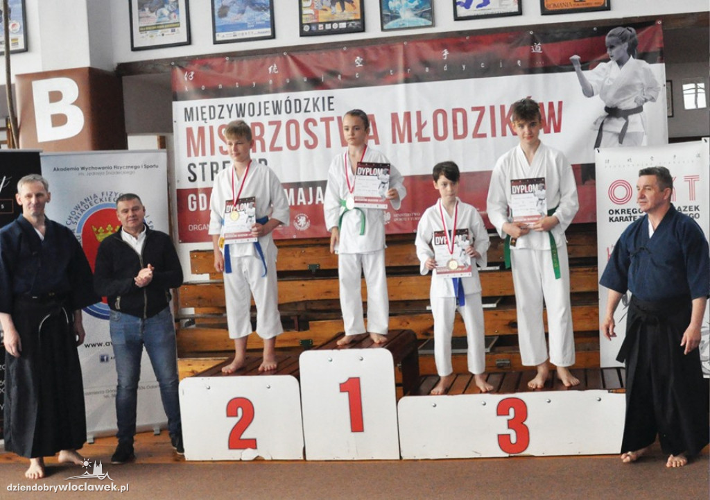 Młodzi karatecy z kolejnymi medalami