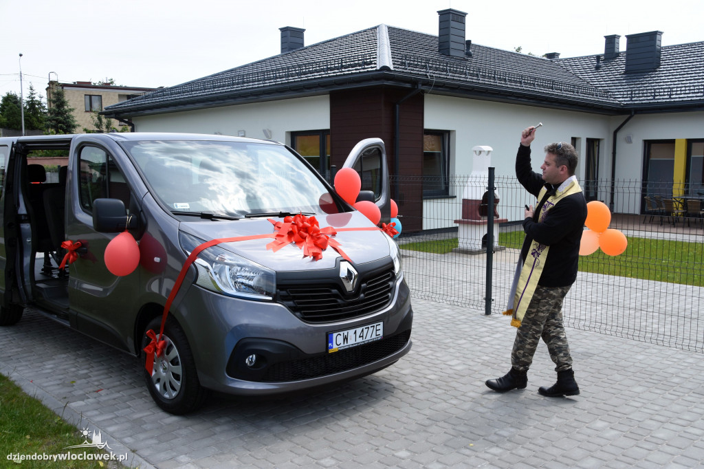Przekazanie auta dla ''Czternastki''