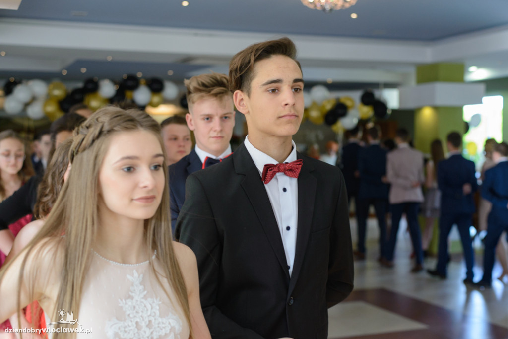 Absolwenci SP19 i G12 na balu