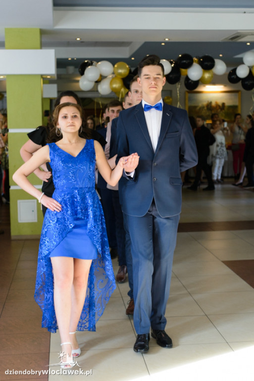 Absolwenci SP19 i G12 na balu