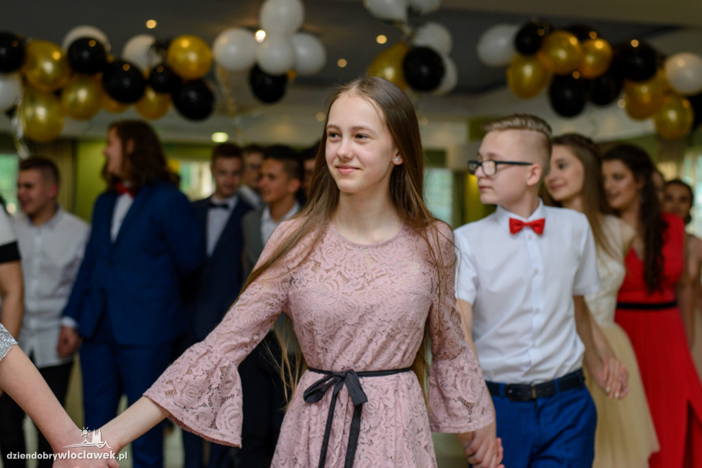 Absolwenci SP19 i G12 na balu