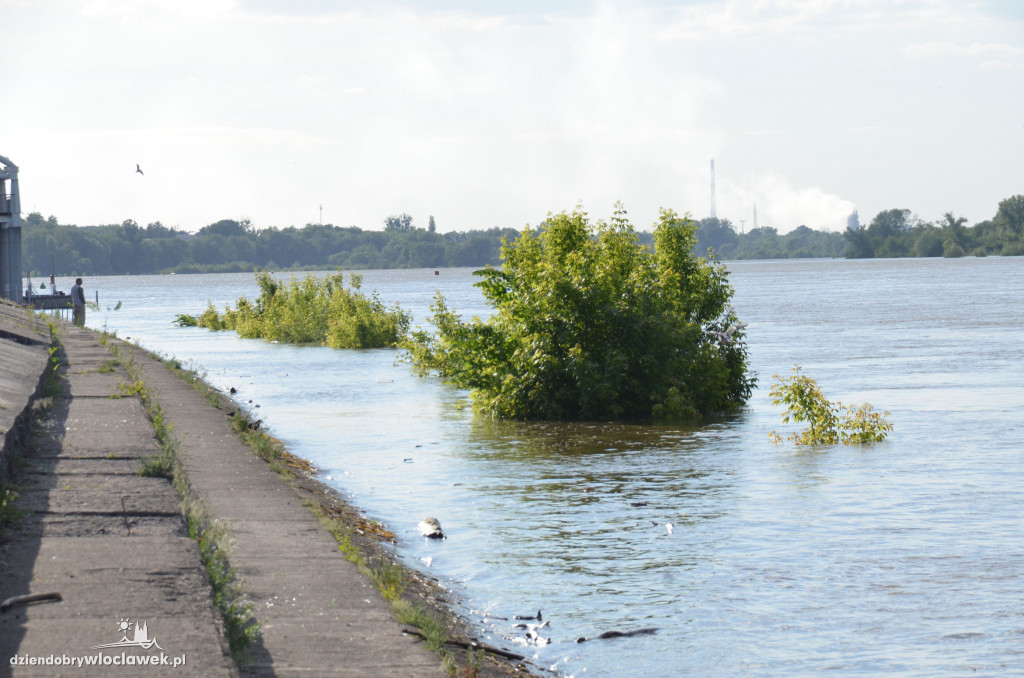 Poziom wody w Wiśle wciąż przybiera