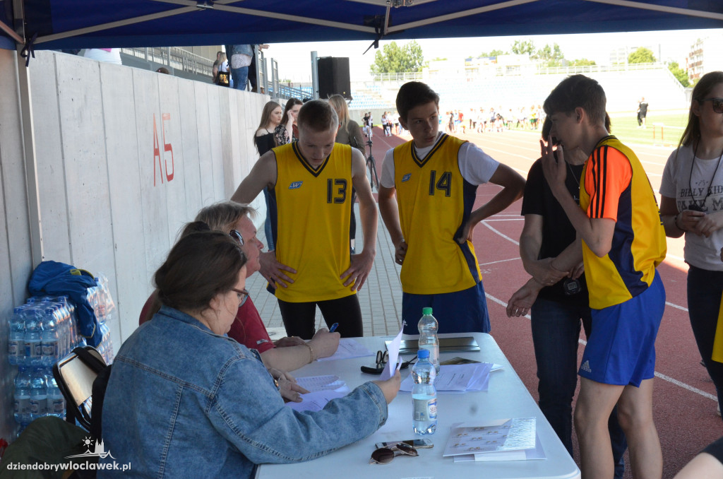 Mityng lekkoatletyczny na stadionie