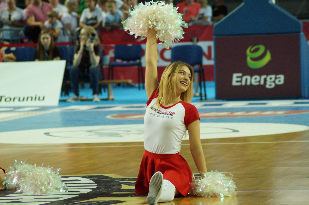 Cheerleaderki na 2. meczu finału