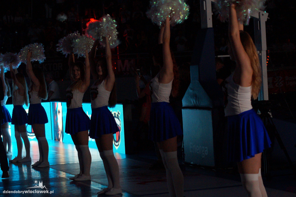 Cheerleaderki na 2. meczu finału