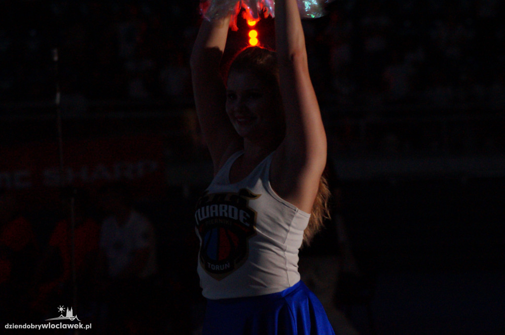 Cheerleaderki na 2. meczu finału