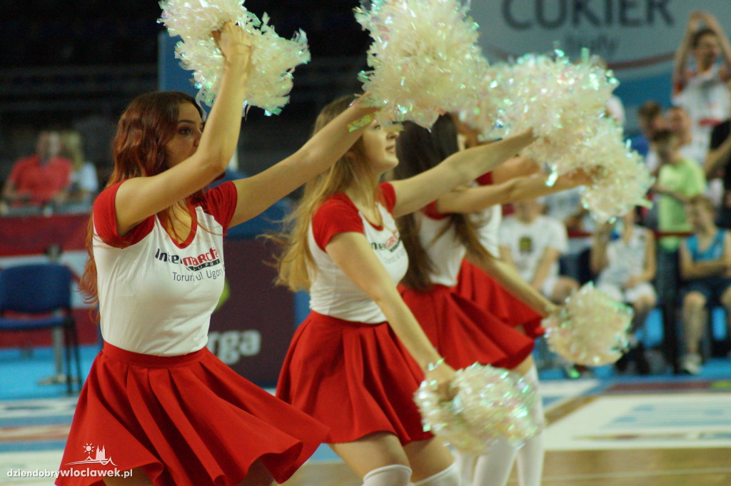 Cheerleaderki na 2. meczu finału