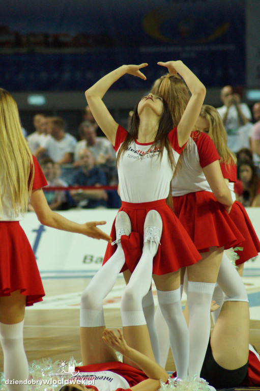 Cheerleaderki na 2. meczu finału