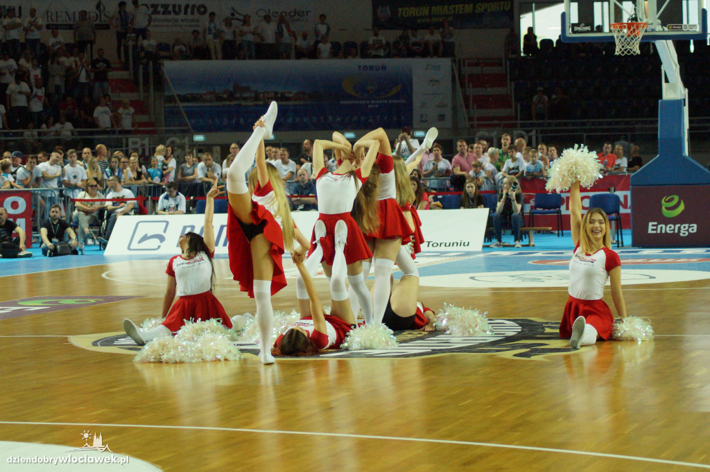 Cheerleaderki na 2. meczu finału
