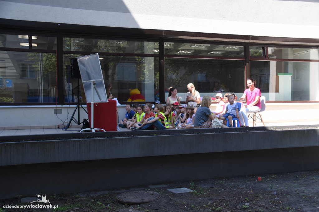 Sportowcy czytają dzieciom