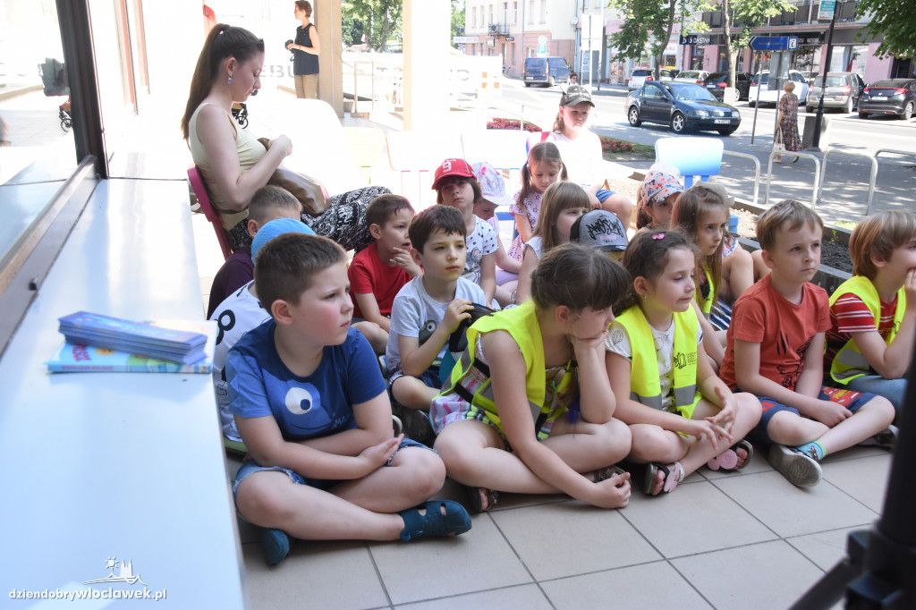 Sportowcy czytają dzieciom