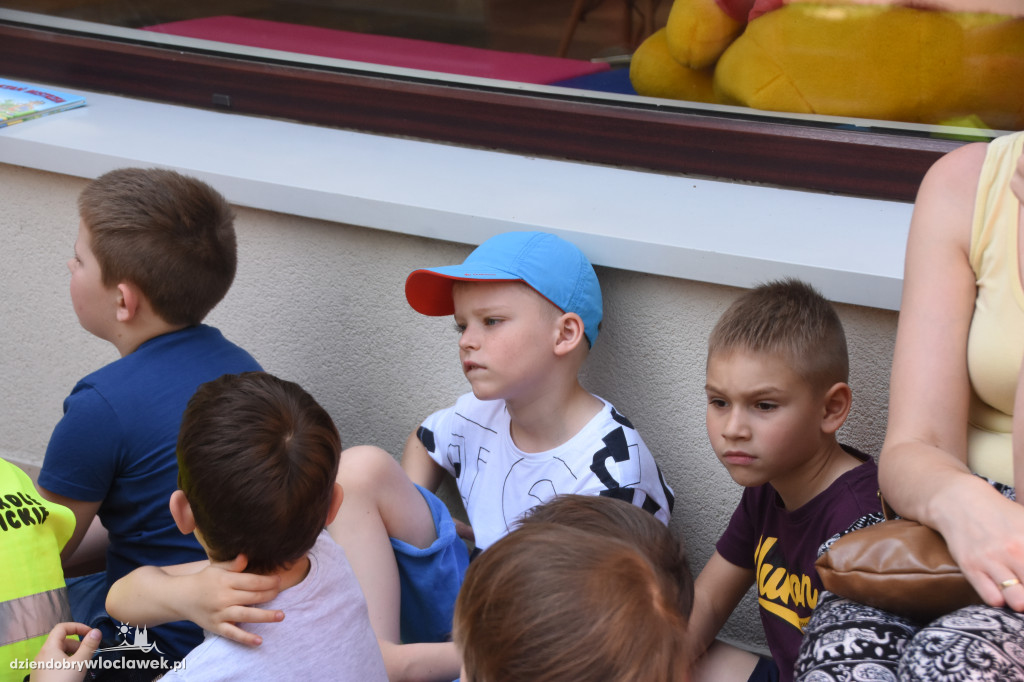 Sportowcy czytają dzieciom