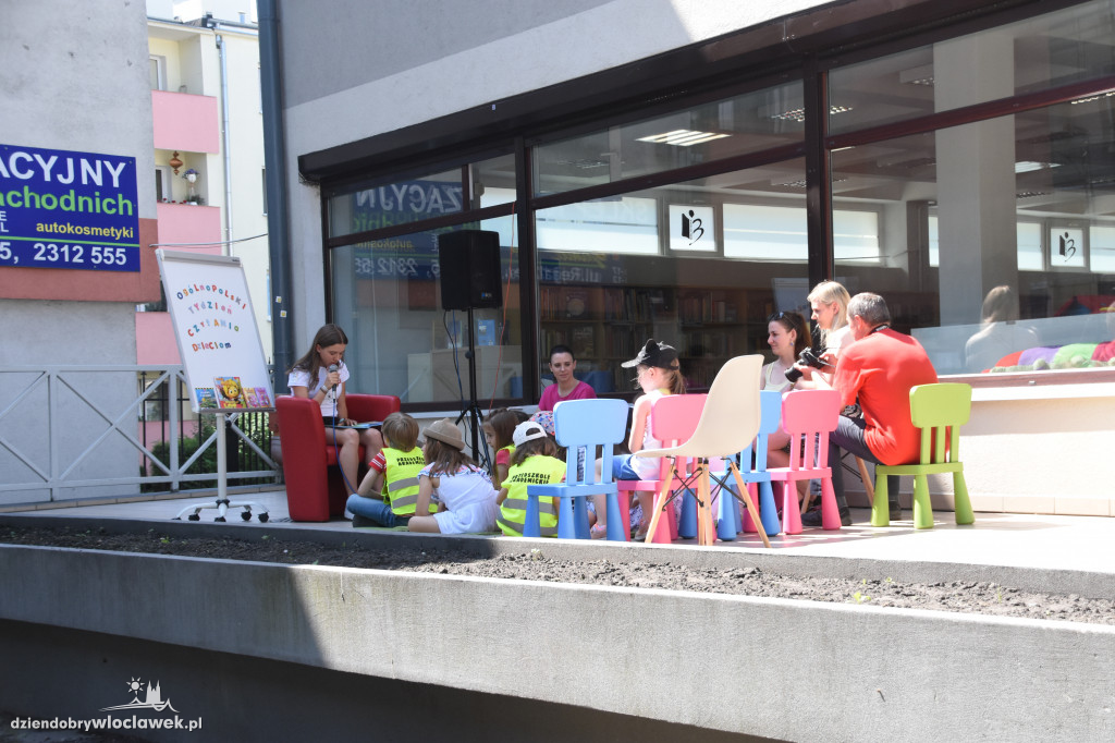 Sportowcy czytają dzieciom