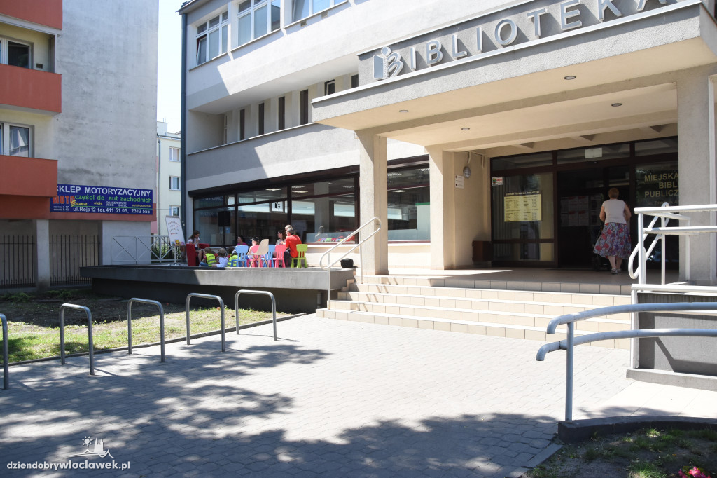 Sportowcy czytają dzieciom