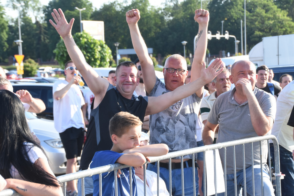 Doping fanów Anwilu w strefie kibica