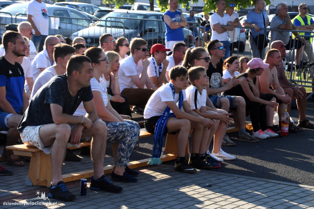 Doping fanów Anwilu w strefie kibica
