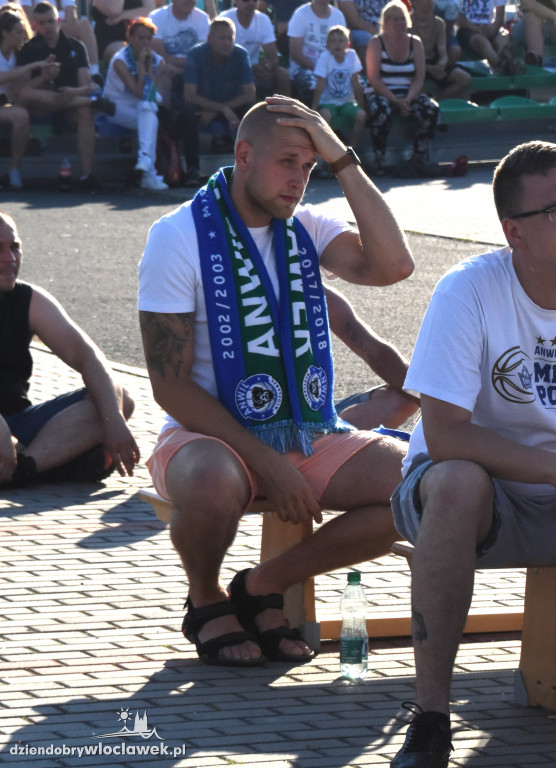 Doping fanów Anwilu w strefie kibica
