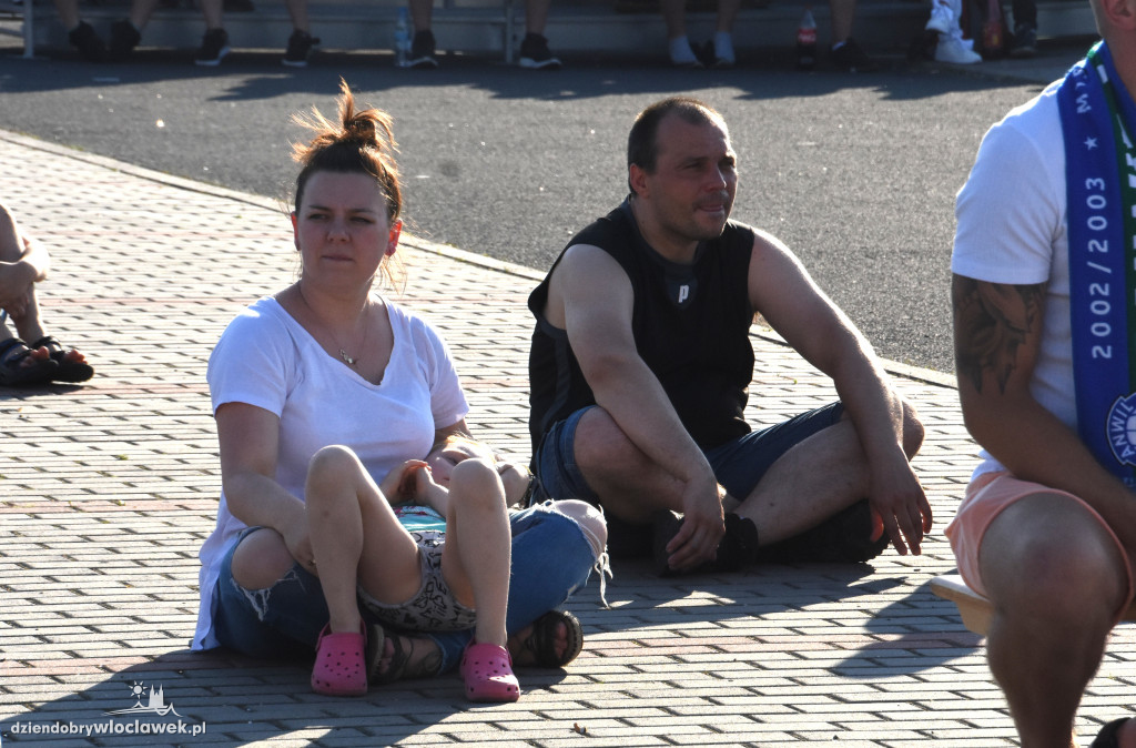 Doping fanów Anwilu w strefie kibica