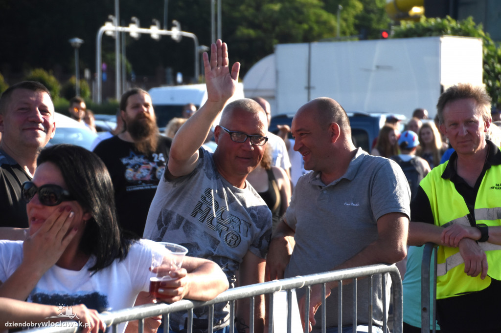 Doping fanów Anwilu w strefie kibica