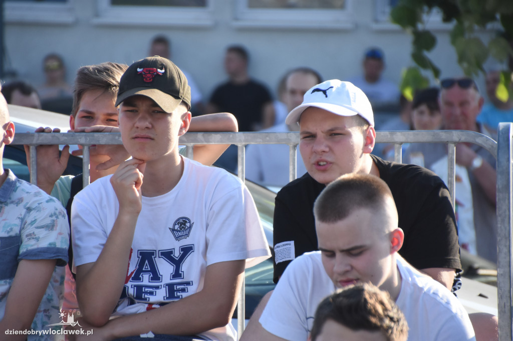 Doping fanów Anwilu w strefie kibica