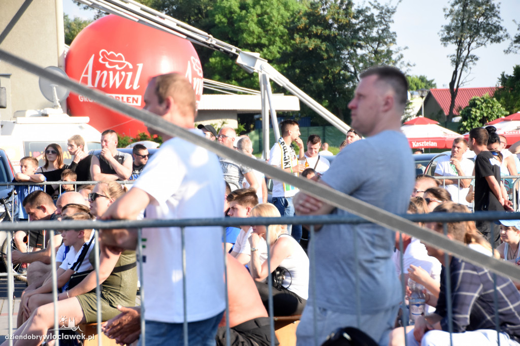 Doping fanów Anwilu w strefie kibica
