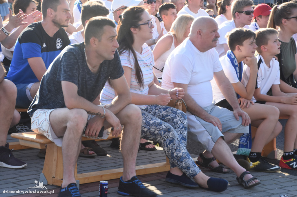 Doping fanów Anwilu w strefie kibica