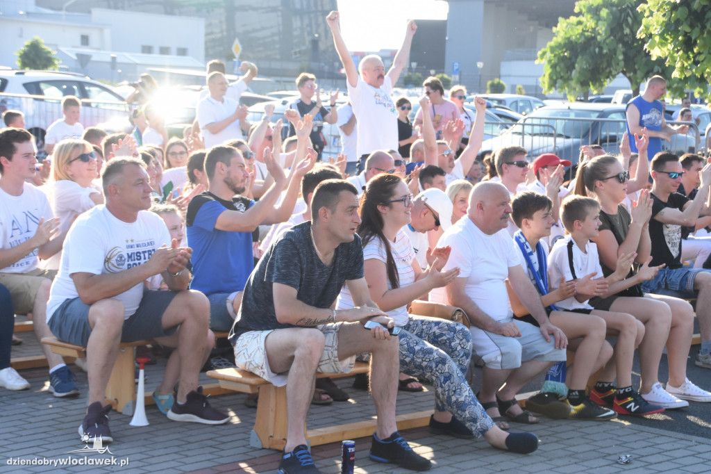 Doping fanów Anwilu w strefie kibica