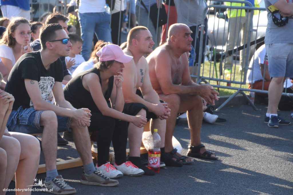 Doping fanów Anwilu w strefie kibica