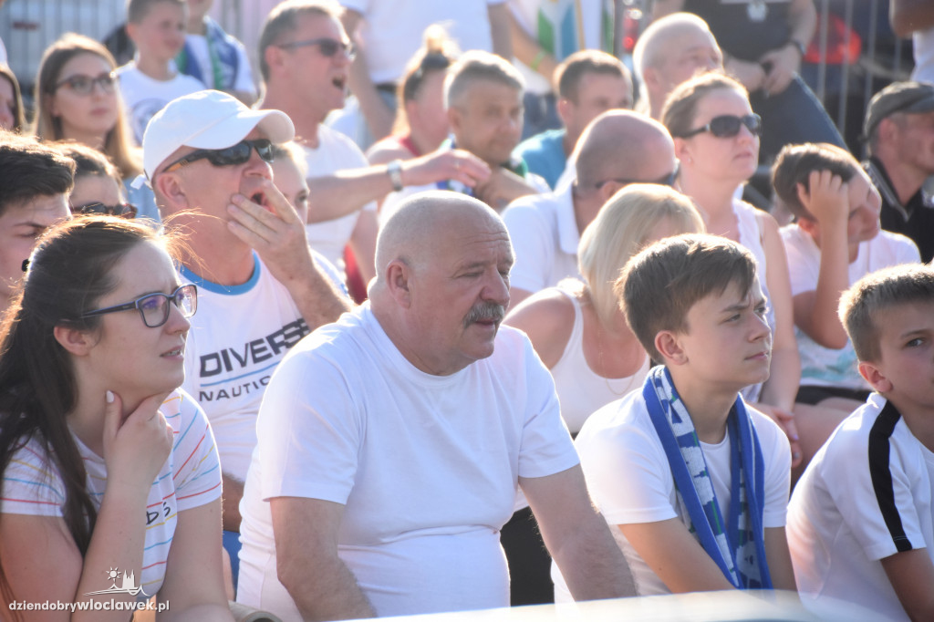 Doping fanów Anwilu w strefie kibica