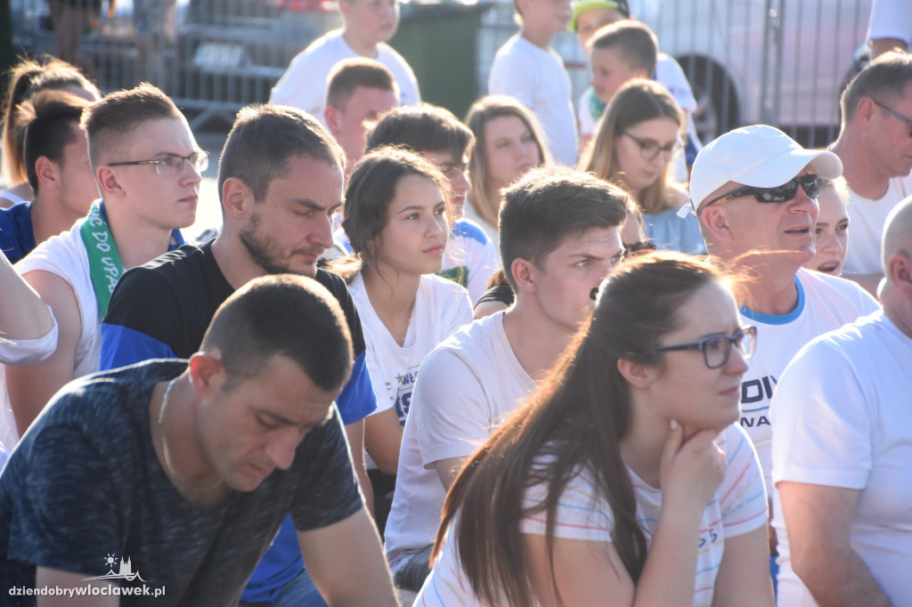 Doping fanów Anwilu w strefie kibica
