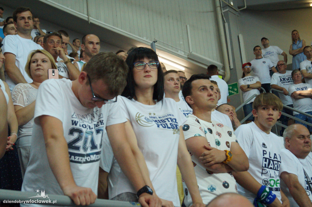 Kibice w Hali Mistrzów na 3. meczu finału