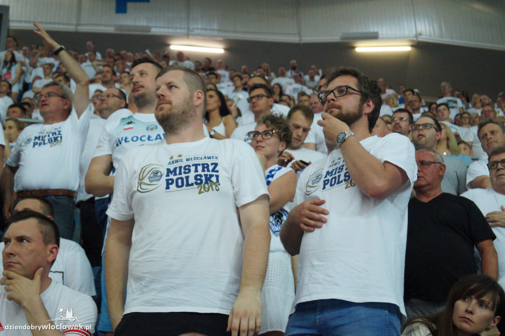Kibice w Hali Mistrzów na 3. meczu finału