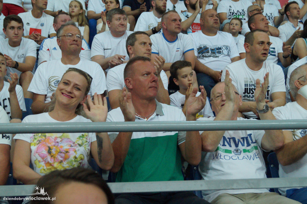 Kibice w Hali Mistrzów na 3. meczu finału