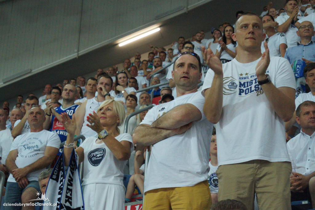 Kibice w Hali Mistrzów na 3. meczu finału