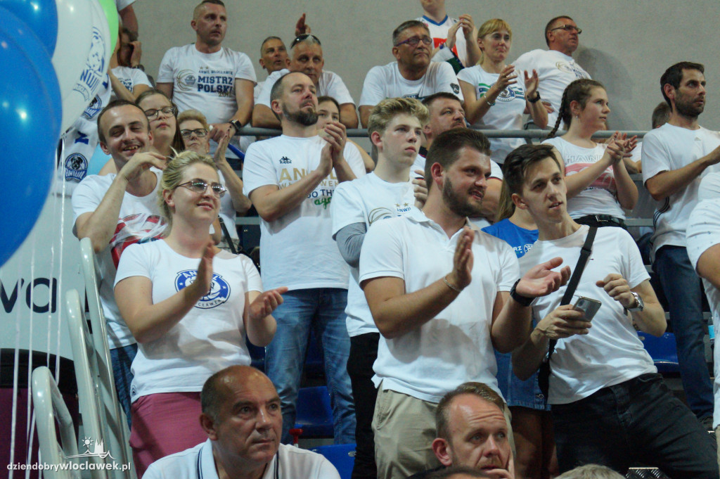 Kibice w Hali Mistrzów na 3. meczu finału
