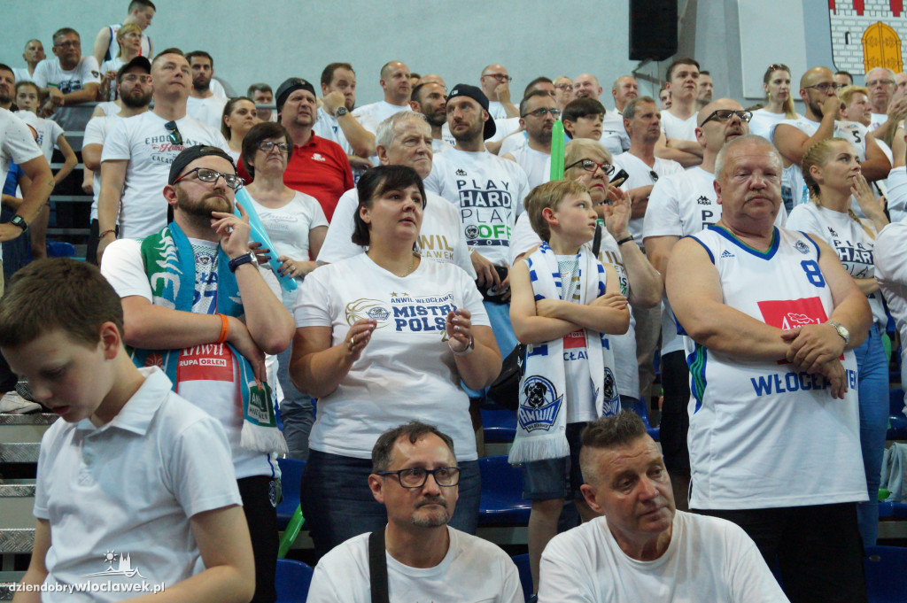 Kibice w Hali Mistrzów na 3. meczu finału