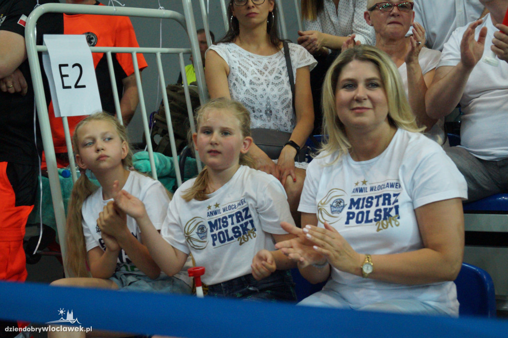 Kibice w Hali Mistrzów na 3. meczu finału
