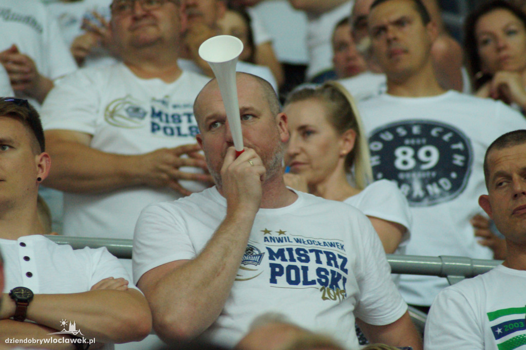 Kibice w Hali Mistrzów na 3. meczu finału