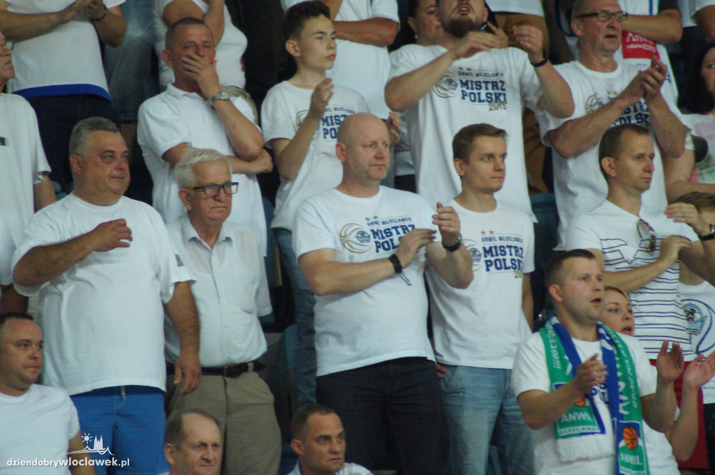 Kibice w Hali Mistrzów na 3. meczu finału