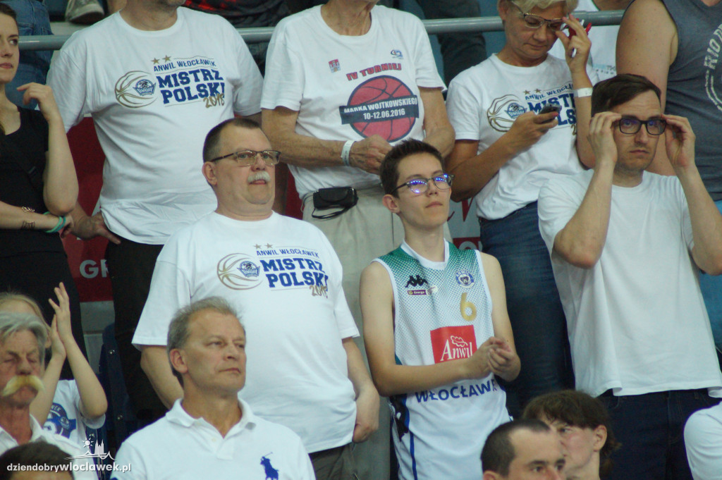 Kibice w Hali Mistrzów na 3. meczu finału
