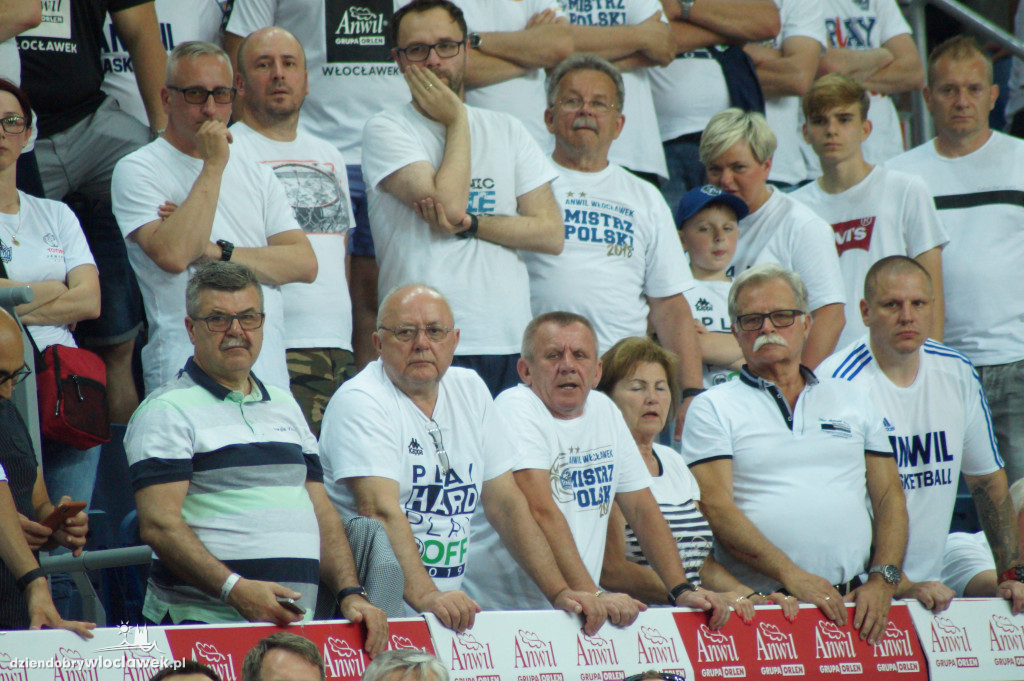 Kibice w Hali Mistrzów na 3. meczu finału