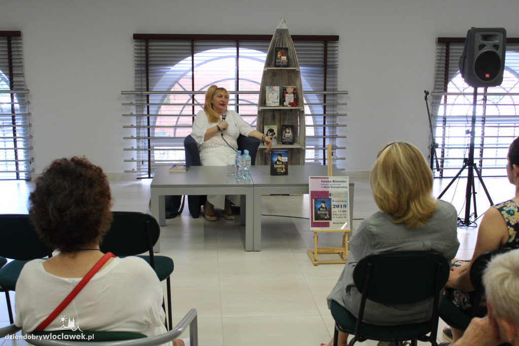 Iwona Kienzler w Bibliotece Miejskiej
