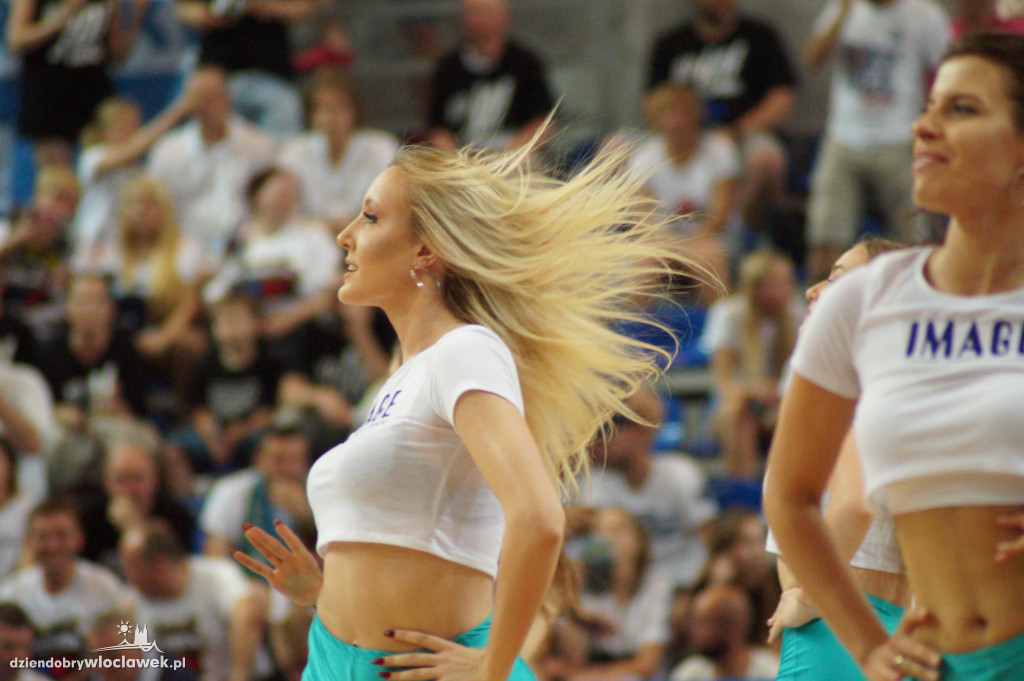 Cheerleaderki na 4. meczu finału